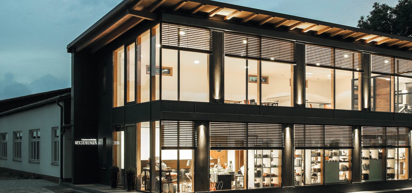 automatikus-vazlat-modern-epulet-arnyekolastechnikai-megoldasokkal-scaled Több, mint védelem a nap ellen: A modern árnyékolástechnika művészete