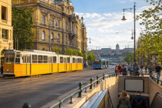 Budapest tömegközlekedési járművei a városnézéshez és mindennapi közlekedéshez